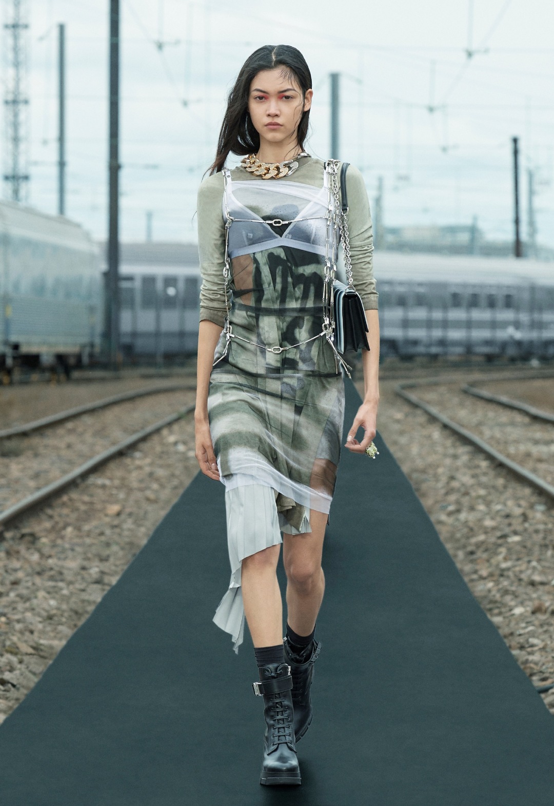 givenchy纪梵希范丞丞,givenchy代言人虞书欣