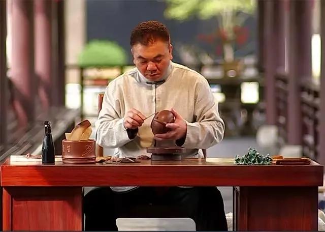 中国工艺美术大师紫砂壶价格,现代工艺美术大师瓷器拍卖