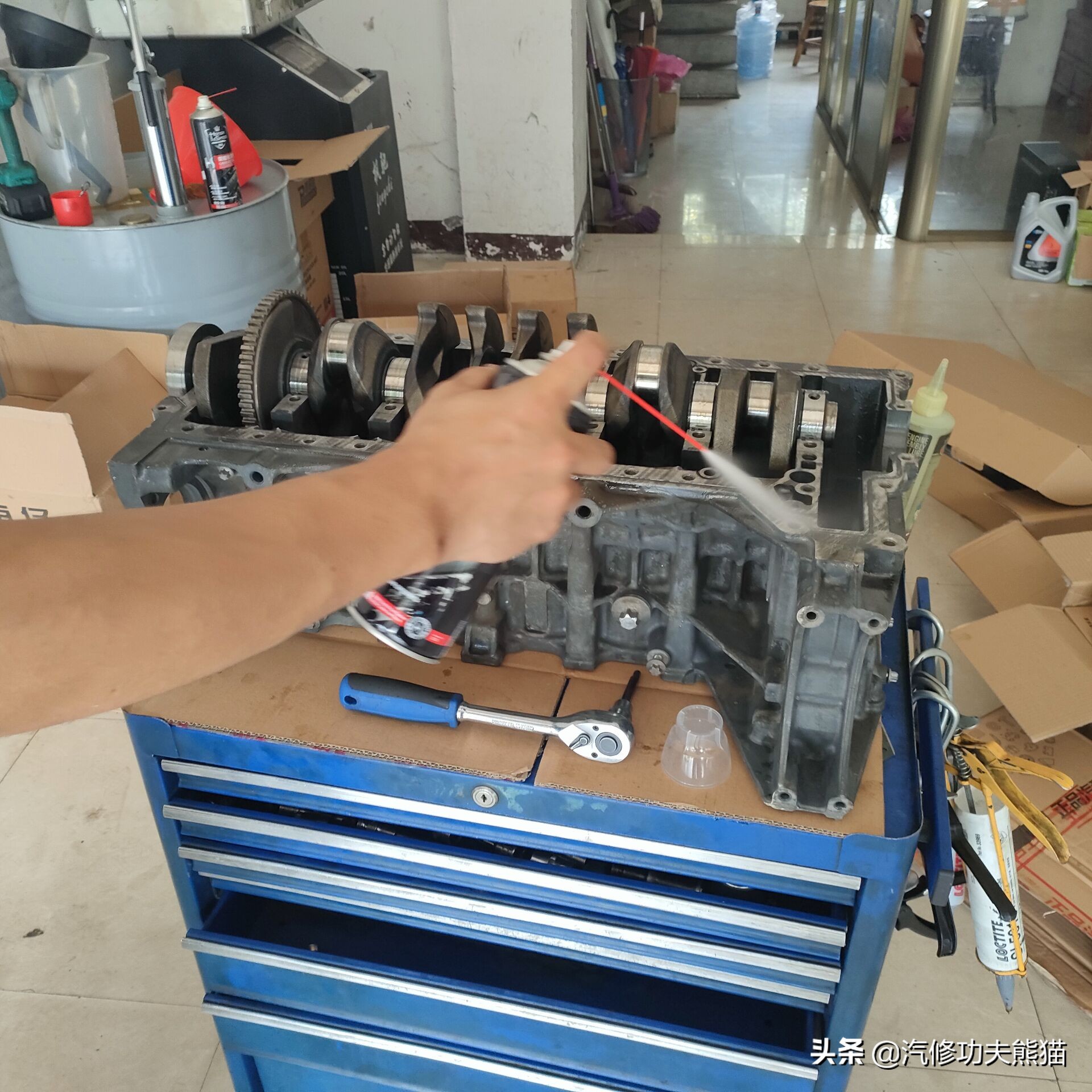 宝马e90325i2007款,宝马e90漏机油通病