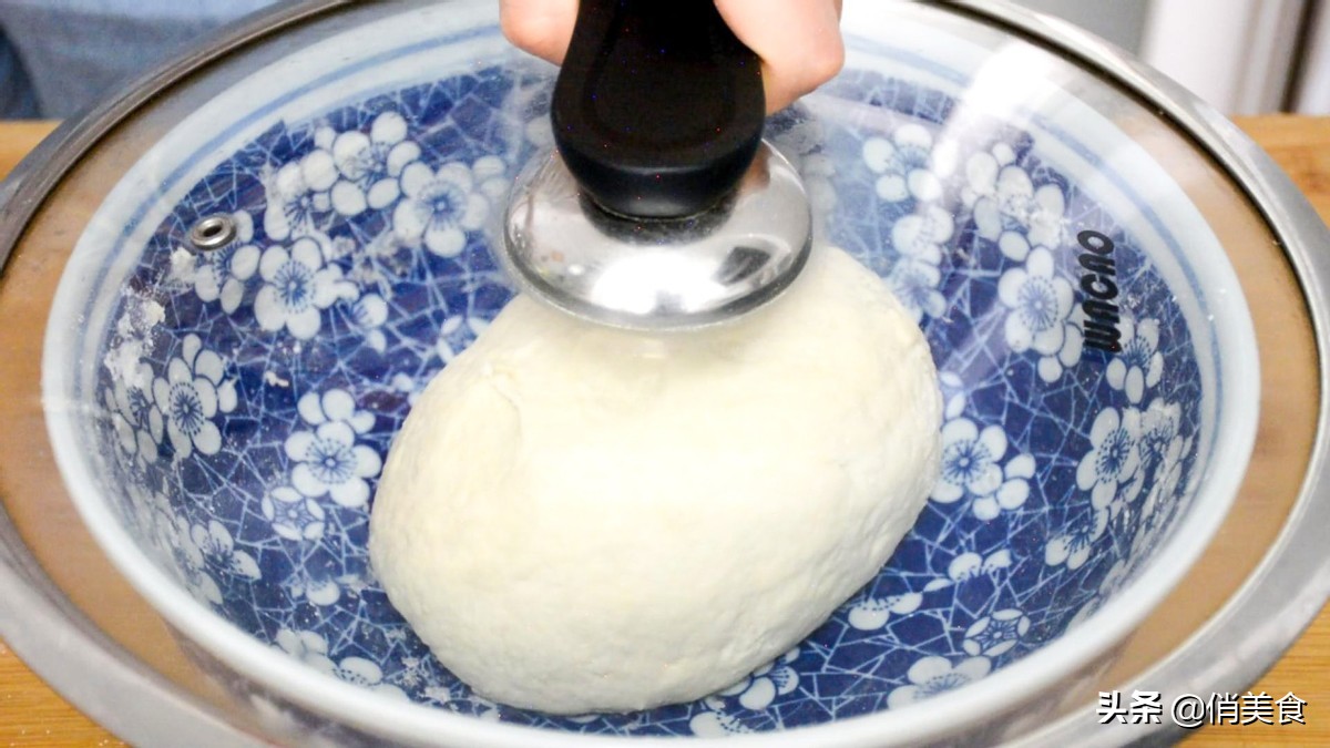 油饼怎样和面才酥软好吃,怎样做油饼和面才松软好吃