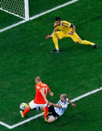 fm战术理念防守反击,fm足球战术