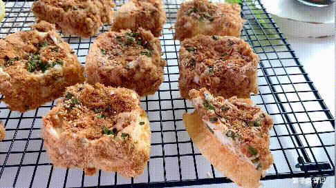 肉松蛋糕怎么做不掉皮？教你1个小技巧，简单易学0失败