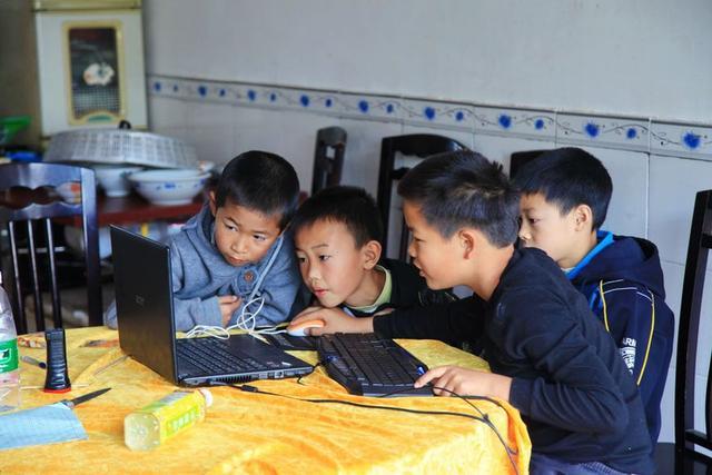 家长发现孩子的教育问题怎么办,家长发现孩子爱玩手机怎么办