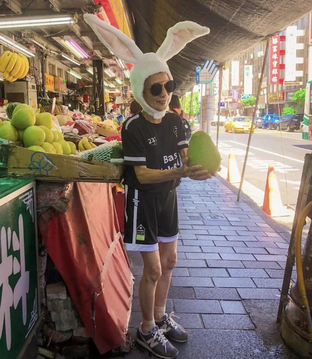 麦当娜50岁时穿衣打扮,61岁麦当娜自曝秀出美貌不减年华