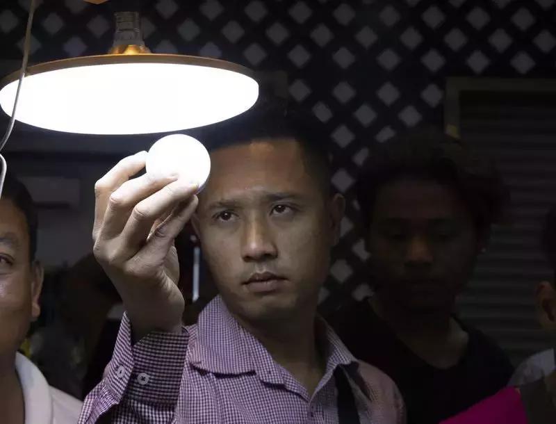 缅甸翡翠花花直播,缅甸卖翡翠直播间