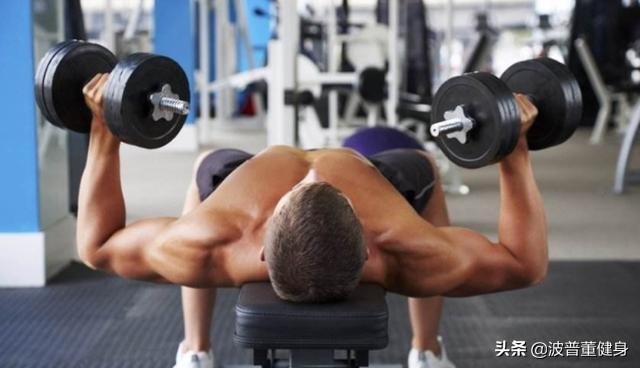 哑铃卧推能练到整个胸肌,哑铃卧推没感觉应该怎么练胸