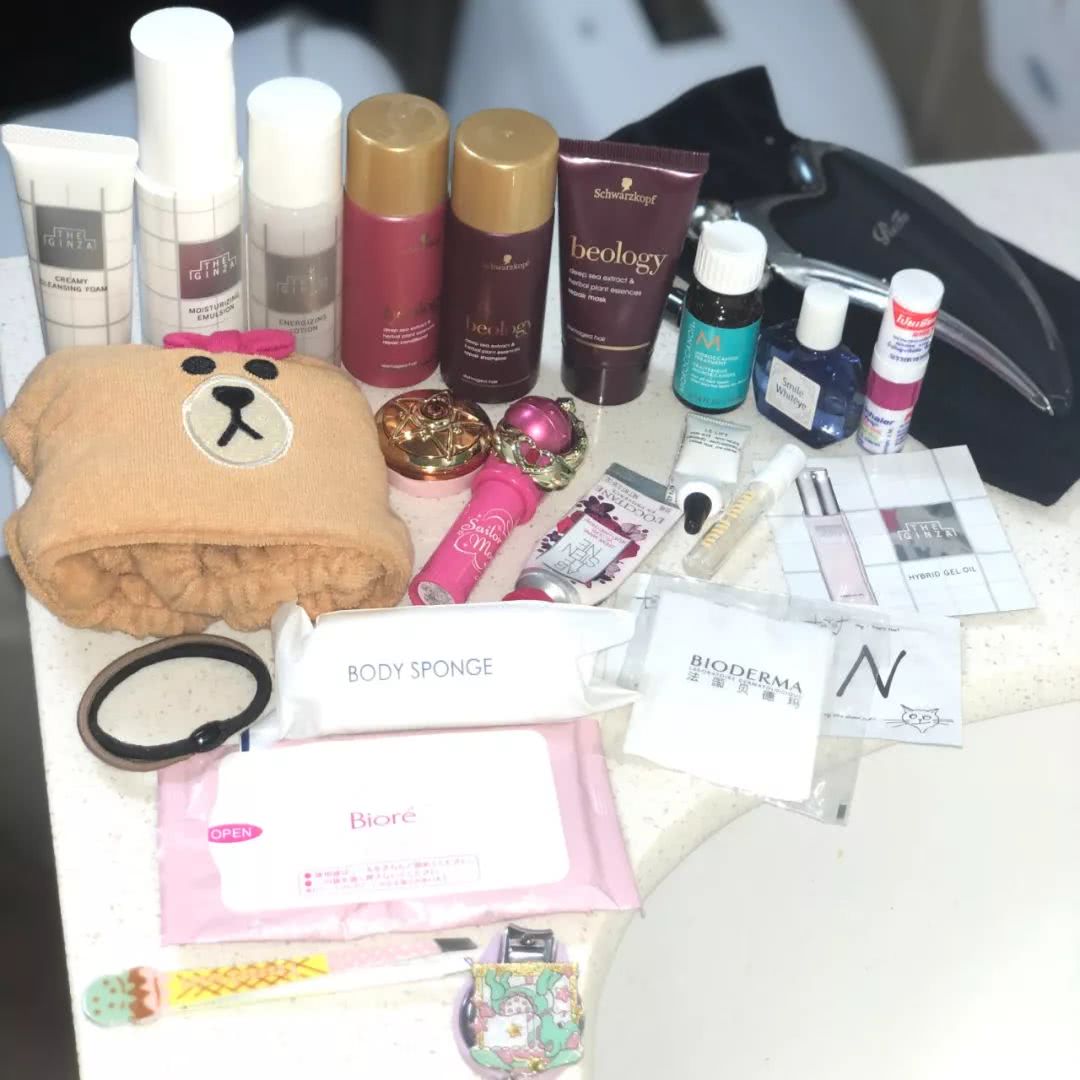 编辑部化妆包大公开,新年出行这样带就够了!