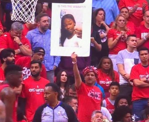 球迷干扰拉里伯德罚球照片,球迷干扰罚球经典视频