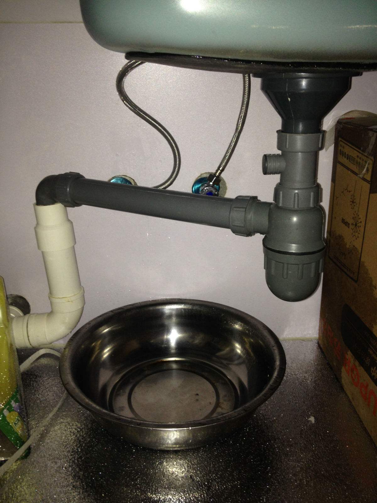 水管破裂,找人修要500,好心塞!老爸:3招就搞定,花啥冤枉钱