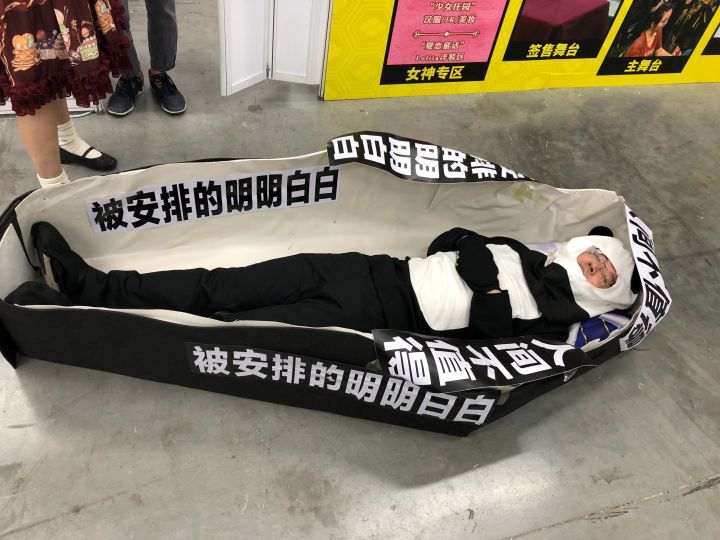 撑伞龙猫,意想不到的cos龙猫