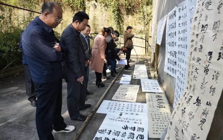 「十堰」好评如潮！竹山农民因为浪漫，登上《半月谈》