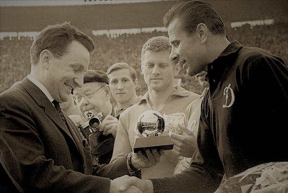 苏联黑蜘蛛,前苏联门将雅辛简介