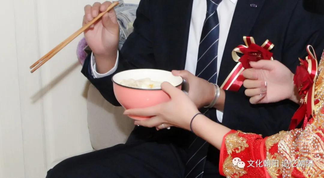 婚礼的习俗端洗脸水要说话,婚礼的习俗也特别朴实