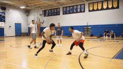 肯巴沃克错失绝杀,肯巴沃克过人招式教学