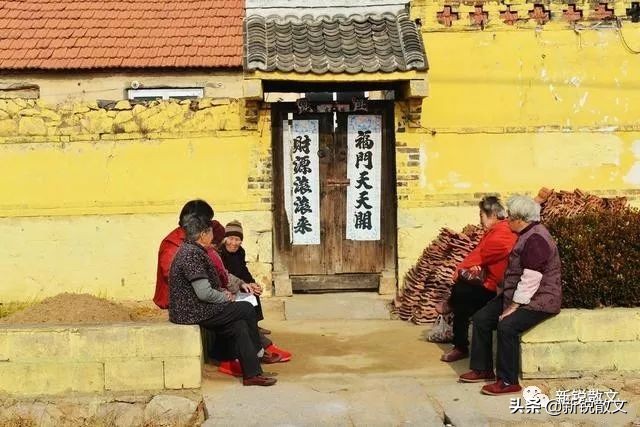 临近春节，又该掸尘了，父母去世后，老家已有三年时间没清扫过了