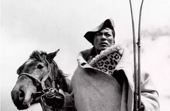 当年四岁儿童背罐头爬雪山支前！少数民族同胞在反击战*功中**不可没