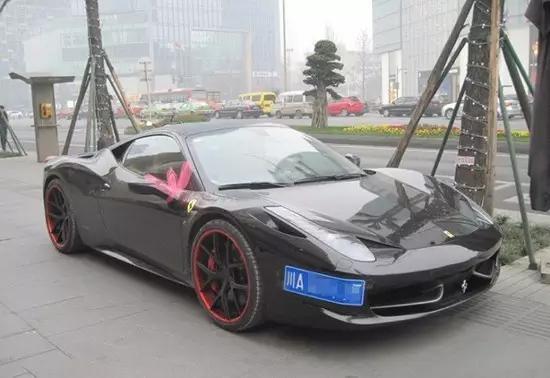 车牌螺丝有一个松了会扣分吗,车牌螺丝扣不是本地的罚款吗