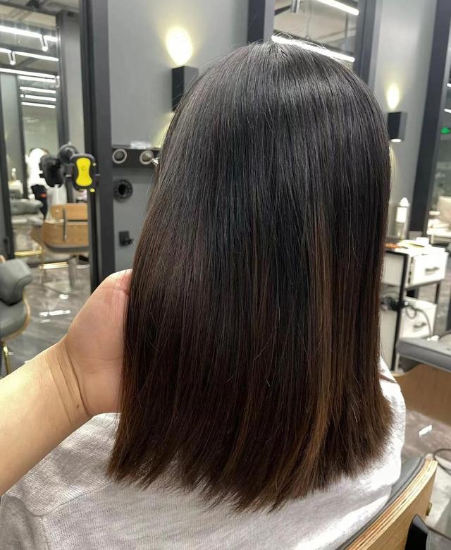 2022年鱼尾气质波浪发型,2020流行发型鱼尾烫