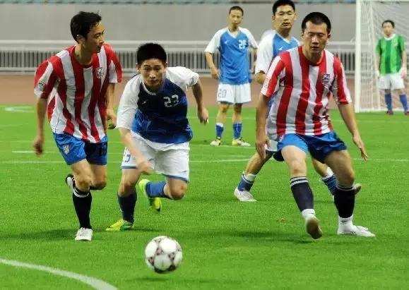 趣味足球射门技巧,中考足球技巧训练方法射门