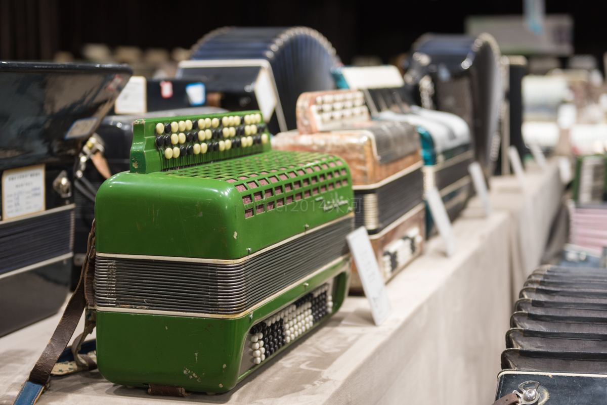 *疆新**有一座低调的手风琴之城，博物馆收藏一千多架手风琴