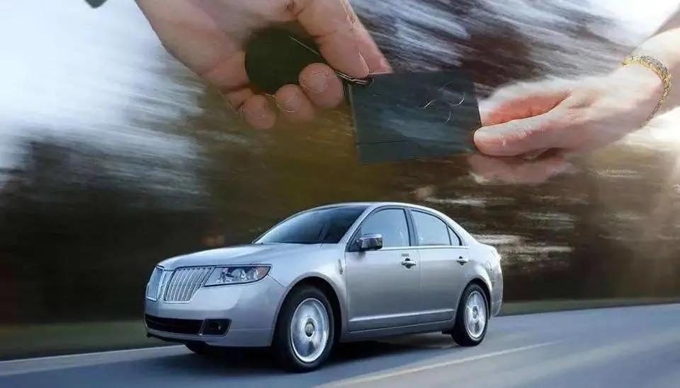 聚餐后，车主饮酒让好友代驾发生事故谁担责？