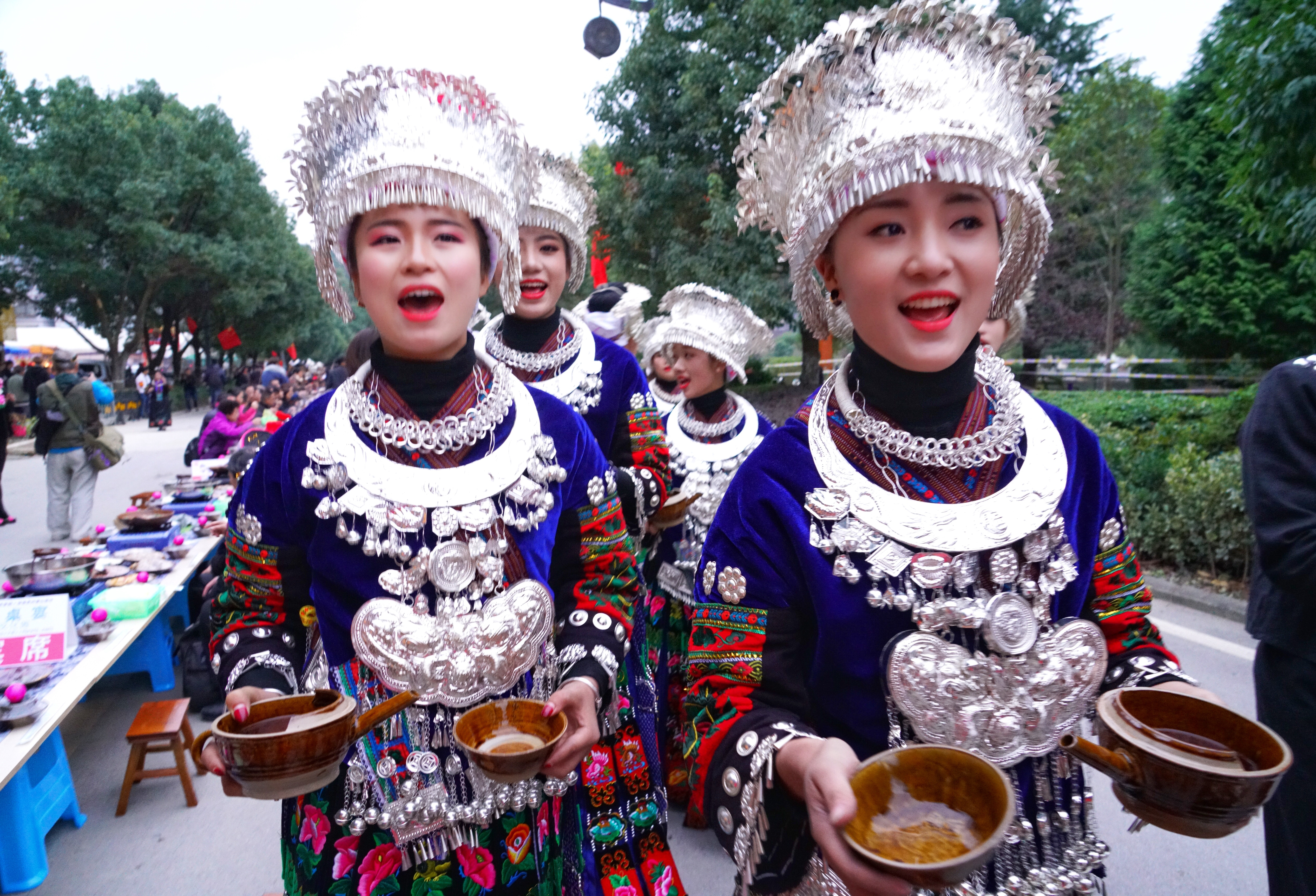 贵州西江千户苗寨节日气息超浓厚,西江千户苗寨春节活动