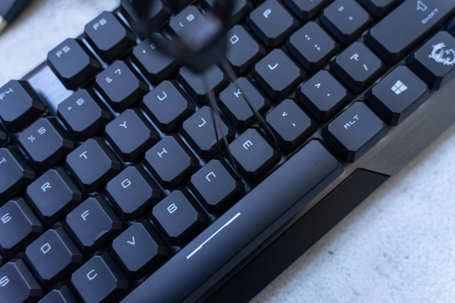 你觉得机械键盘黑轴好还是茶轴,机械键盘推荐茶轴黑轴