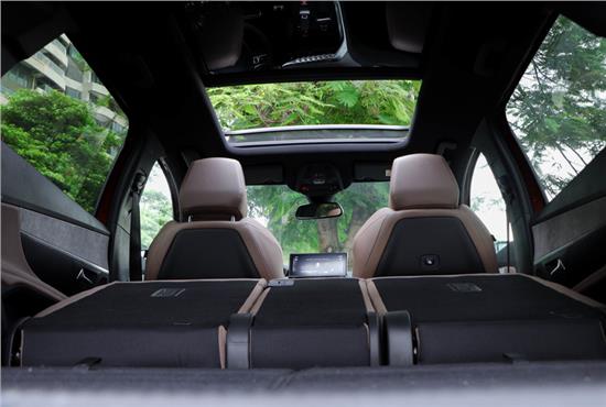 动力强底盘稳隔音好,动力强劲底盘扎实的汽车