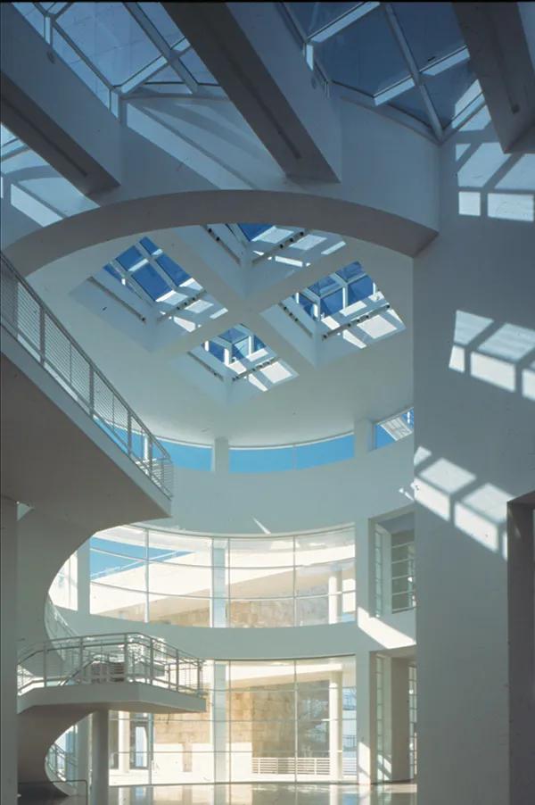 执着于白色的“建筑狂人”