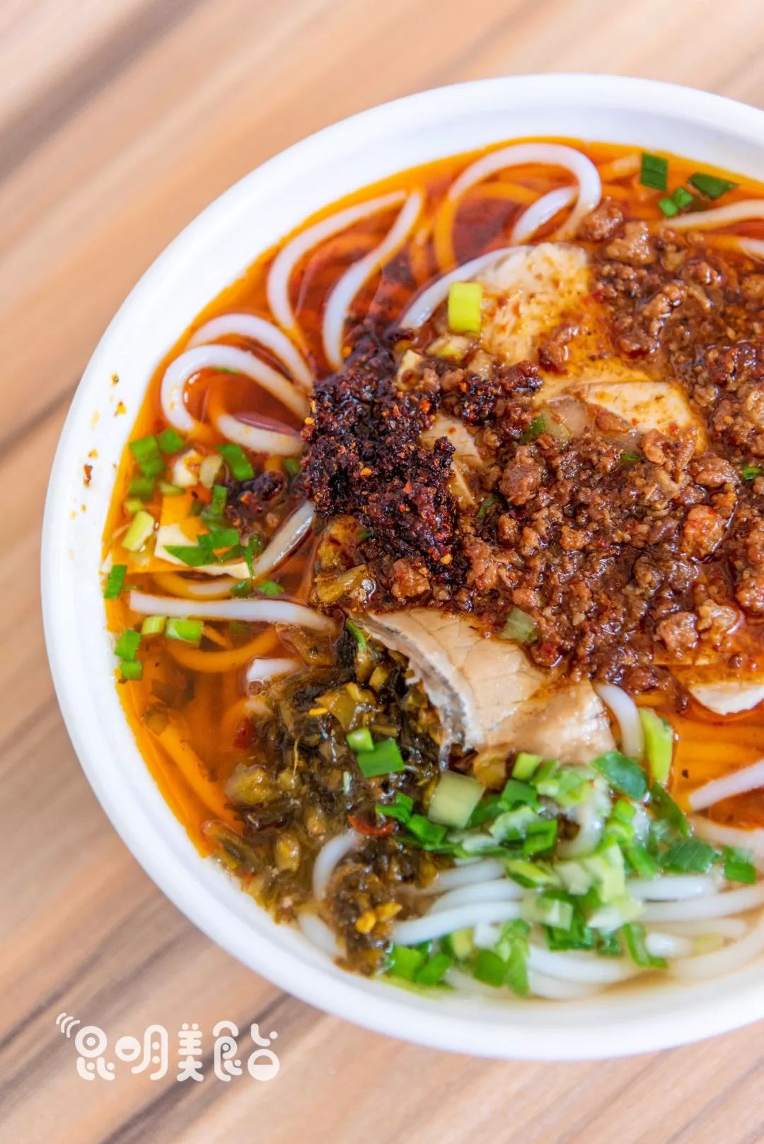 昆明330天都在排队的卤面馆，不收钱收饭票，只卖到下午2点