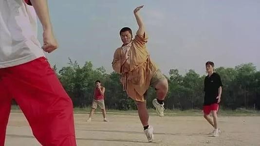 周星驰给钱拍戏,周星驰成名后只给4个人当配角