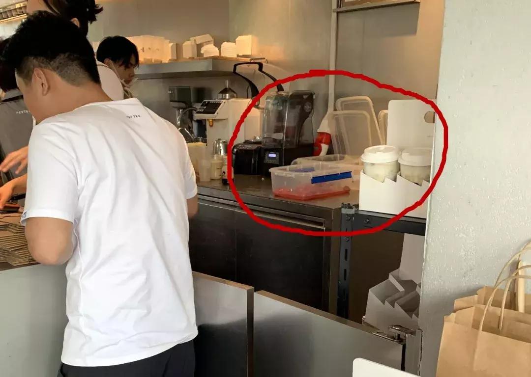 孕妇买奶茶喝出一只绿头苍蝇，喜茶苏州圆融时代店被查封