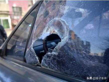 老车钥匙忘车里了砸哪个玻璃最好,车钥匙丢了砸哪个玻璃