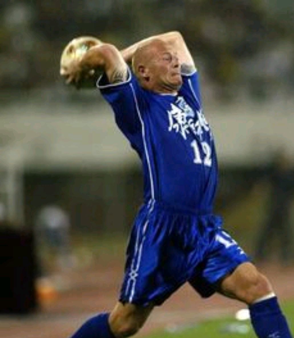 足坛神迹进五球,足坛十大杂耍过人