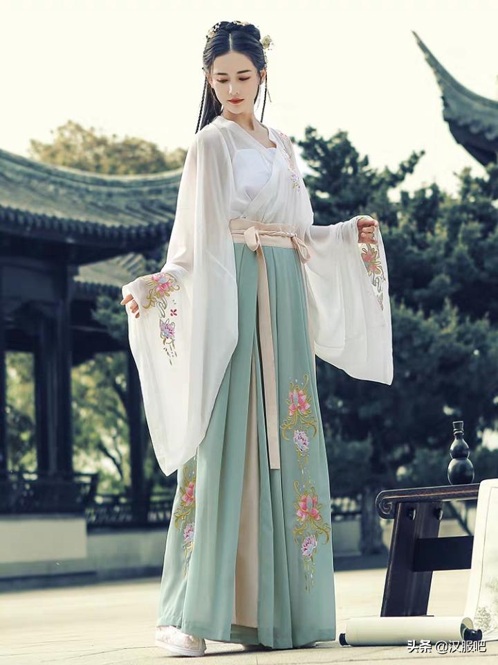 如何选择适合自己的汉服款式,汉服道袍怎么搭配才好看