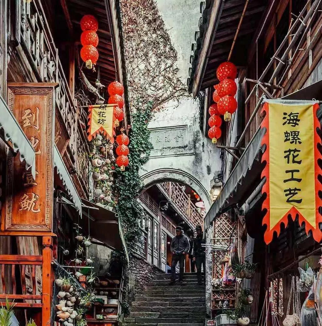 和奥运冠军杨倩合影,杨倩家乡观看奥运会