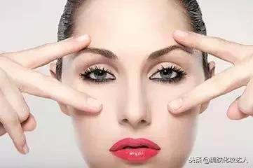 如何按摩眼部消除细纹,黑眼圈眼部细纹怎么消除