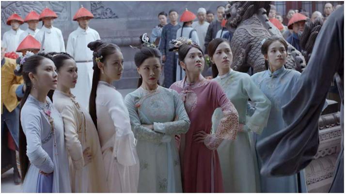 甩顶级富二代，爷爷是少将父亲是富豪，真实的朱珠比赵姬传奇多了