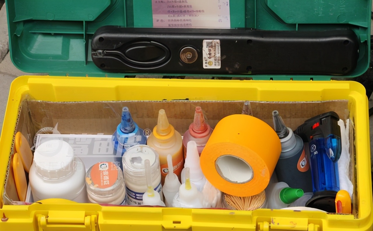 汽车真皮座椅破了怎么修复,真皮座椅被烟烫了个洞能修复吗