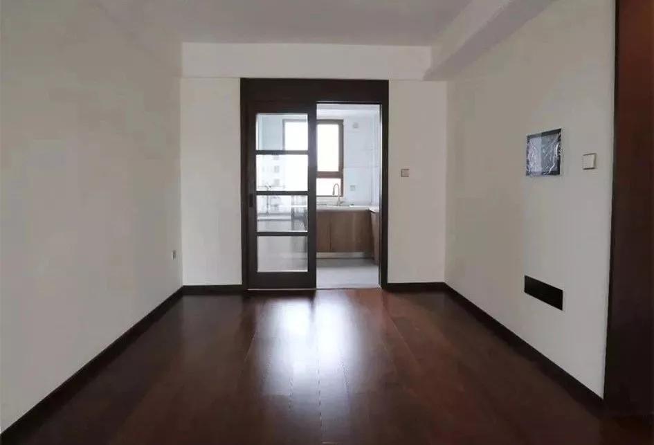 白墙有黑霉点怎么去除,白墙钉子洞怎么去除