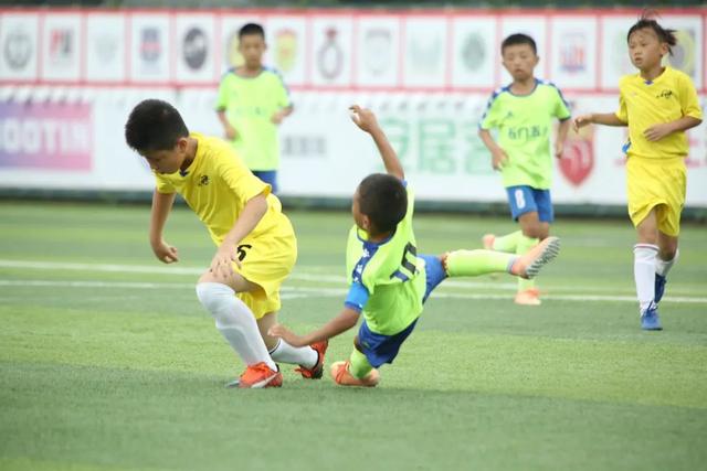 乡村小学足球队踢进全国季军,乡村学校的孩子中国足球