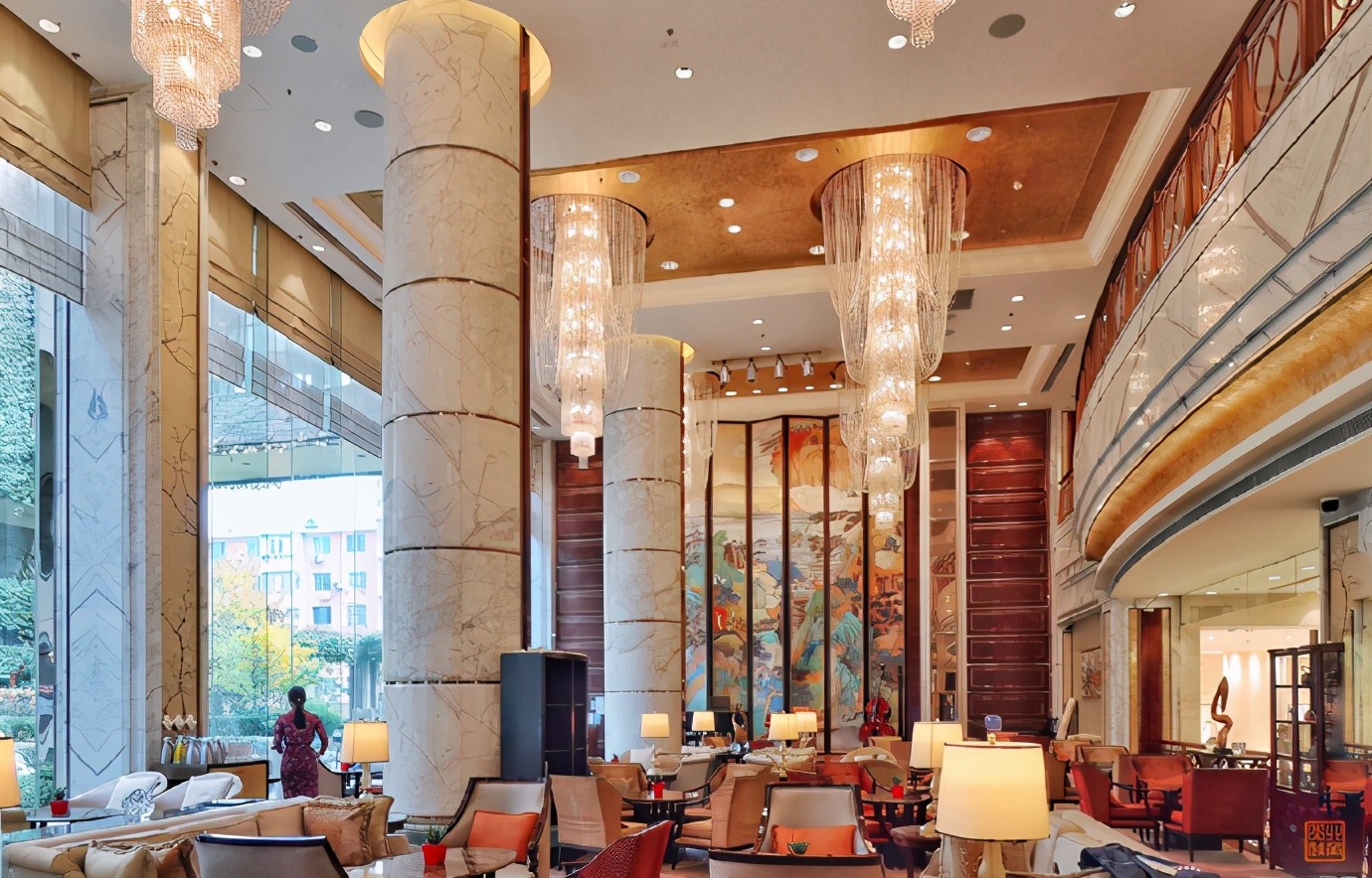 不能飞去巴黎伦敦，不如到大连喂鸽子，赏海景吃海鲜