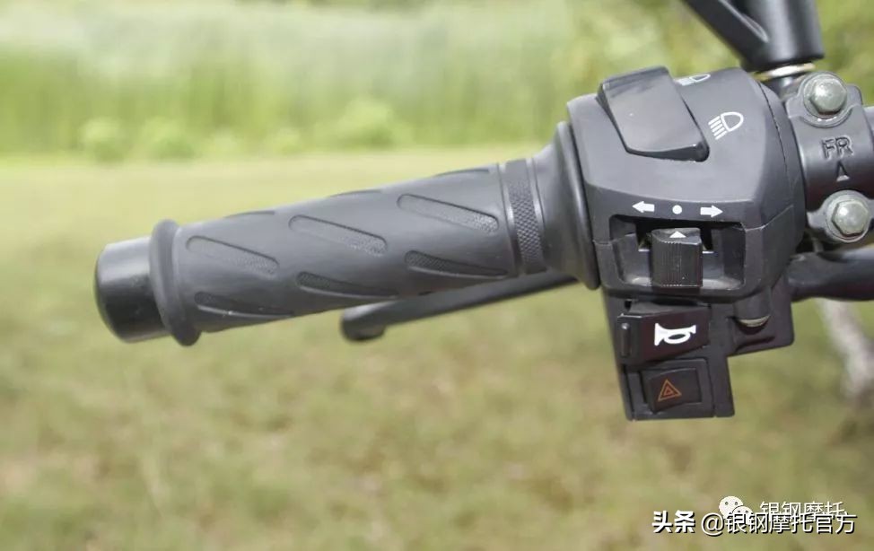 银钢大怪兽和小怪兽哪个好看,银钢小怪兽和大怪兽有什么区别吗