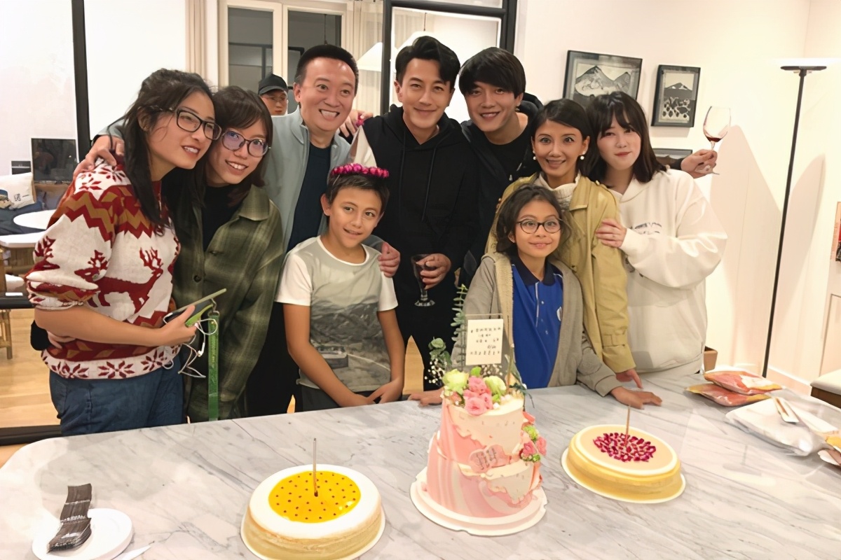 刘烨女儿霓娜近照曝光,刘烨女儿霓娜现在好漂亮