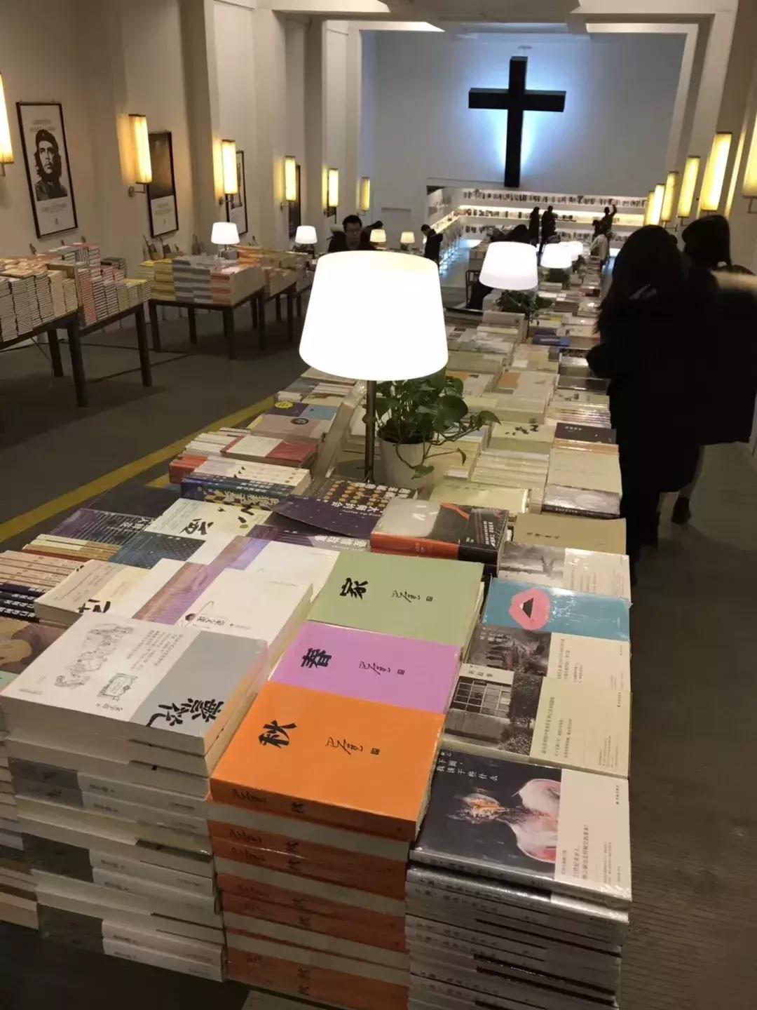 南京珠江路糖果车站照片,南京珠江路糖果车站