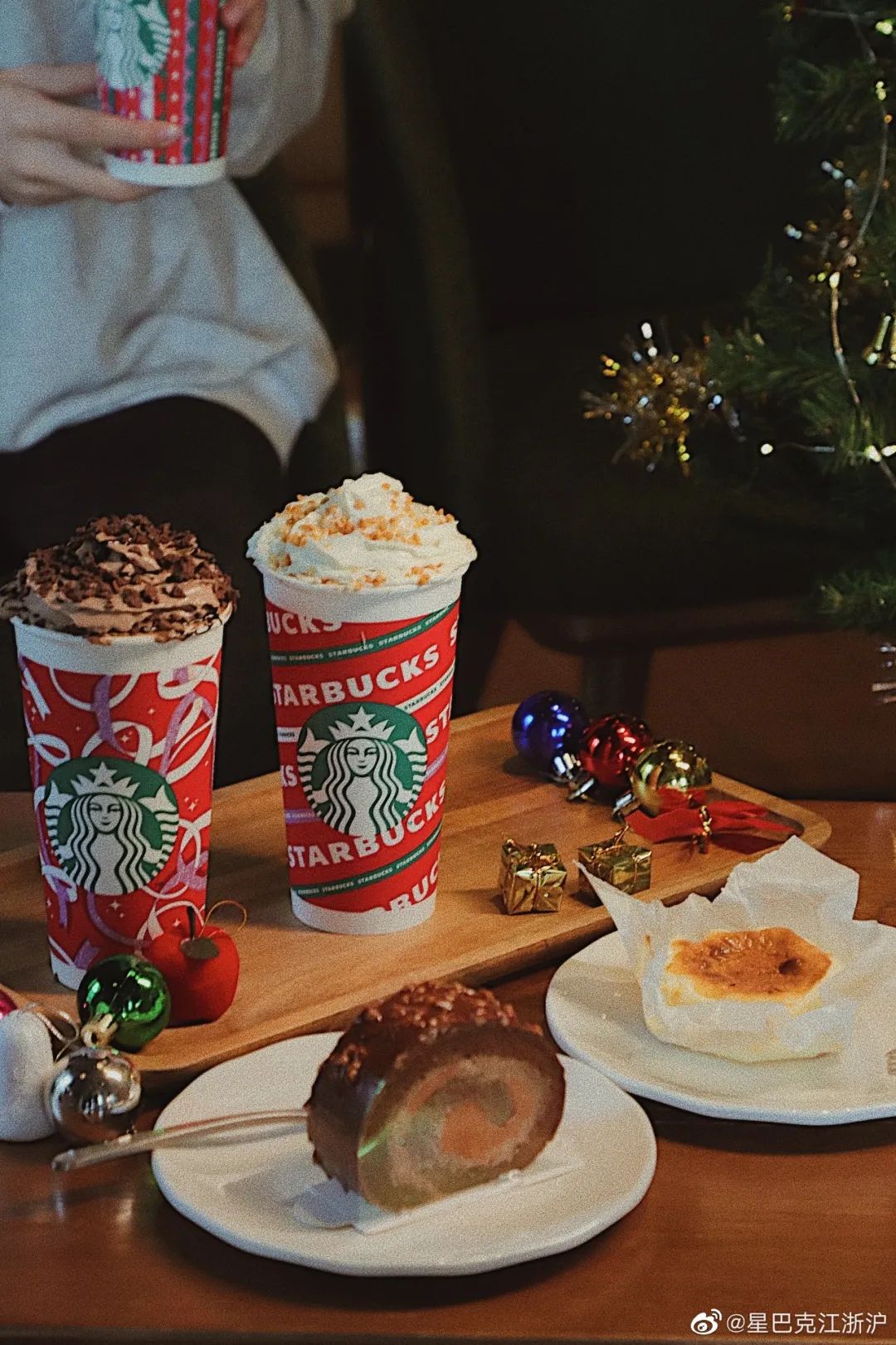 瑞幸星巴克圣诞新品,瑞幸圣诞咖啡杯包装