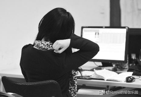 屁股肥大腿粗平躺怎么瘦,久坐腿粗臀下垂怎么锻炼