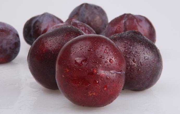 梨和香蕉能一起吃吗,李子和梨能一起吃吗