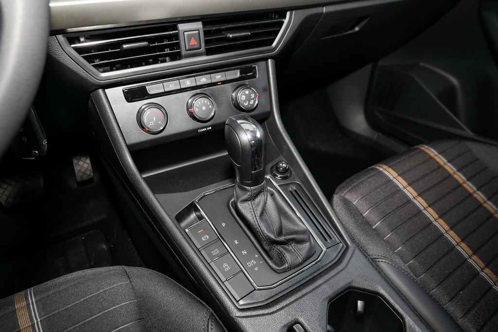 2020款朗逸1.5t星空满逸版白色,2021款新朗逸哪款性价比高