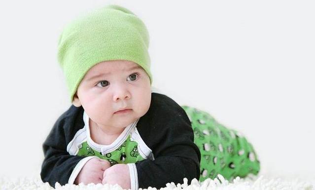 宝宝喂配方奶粉的温度多少合适,宝宝喝奶粉的温度和方法